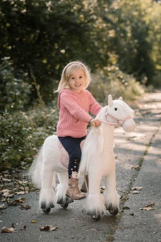 Wit rijdend paard van Ponnie, Tiara, maat S, met roze zadel