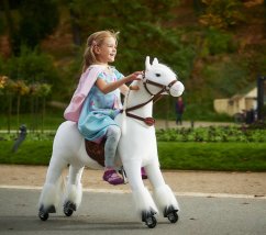 Fehér mechanikus Ponnie lovagló ló Tiara M