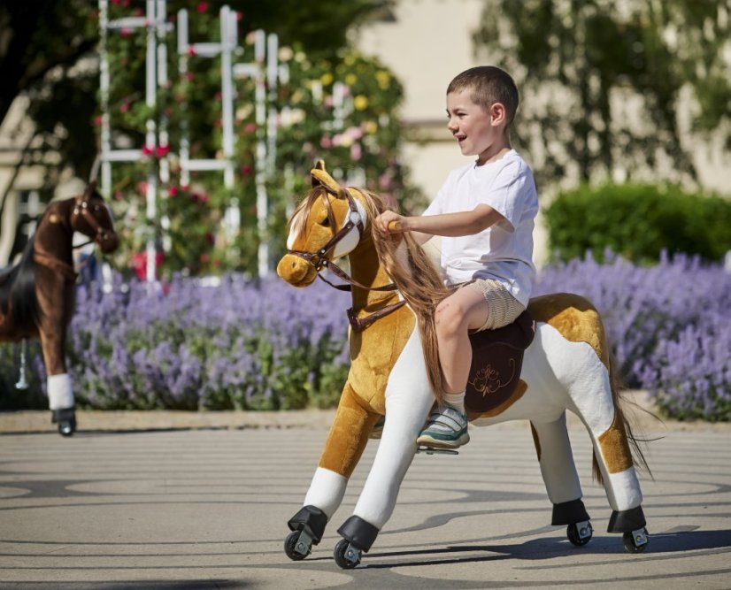 Ponnie Misty M mechanikus vágtázó ló